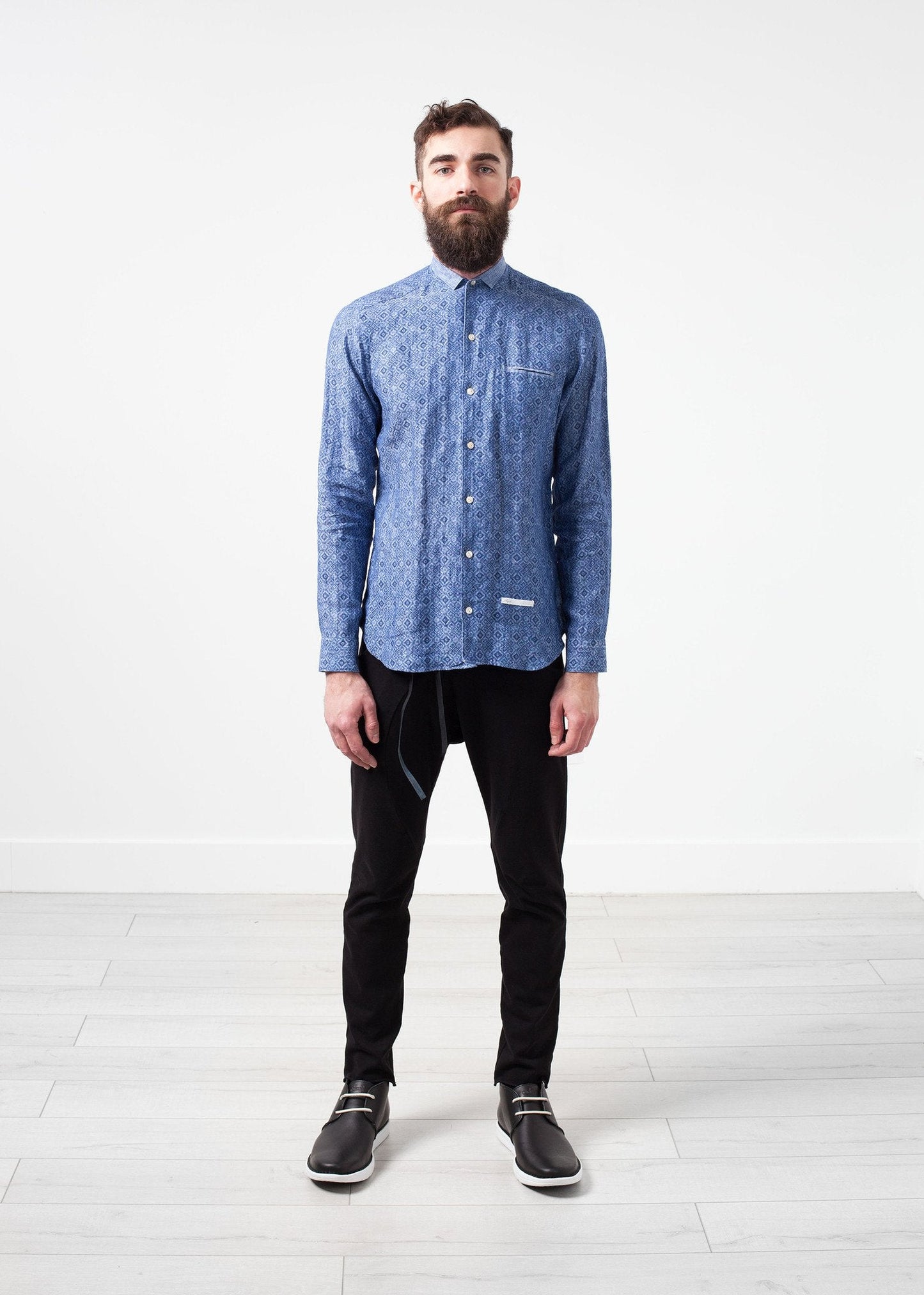 Camisa abotonada de lino en Blue Diamond