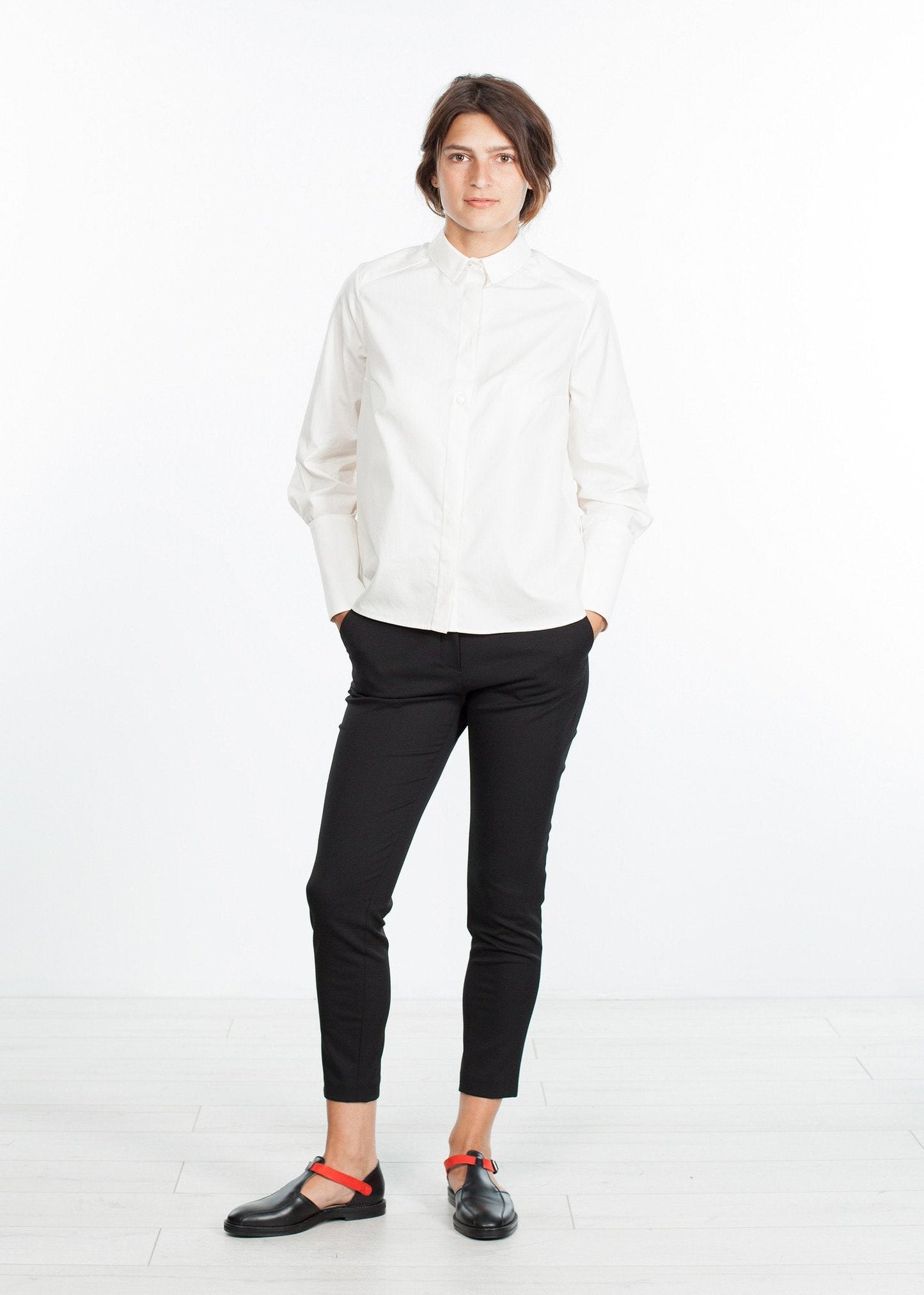 BLUSA DE POPELINA CON CUELLO AJUSTADO