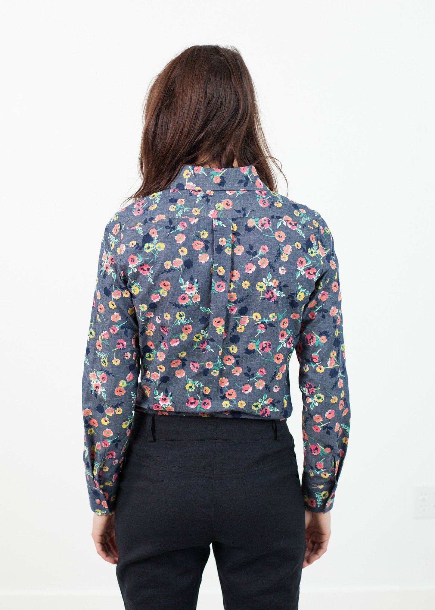 BLUSA DE MANGA LARGA EN NEGRO/FLORAL