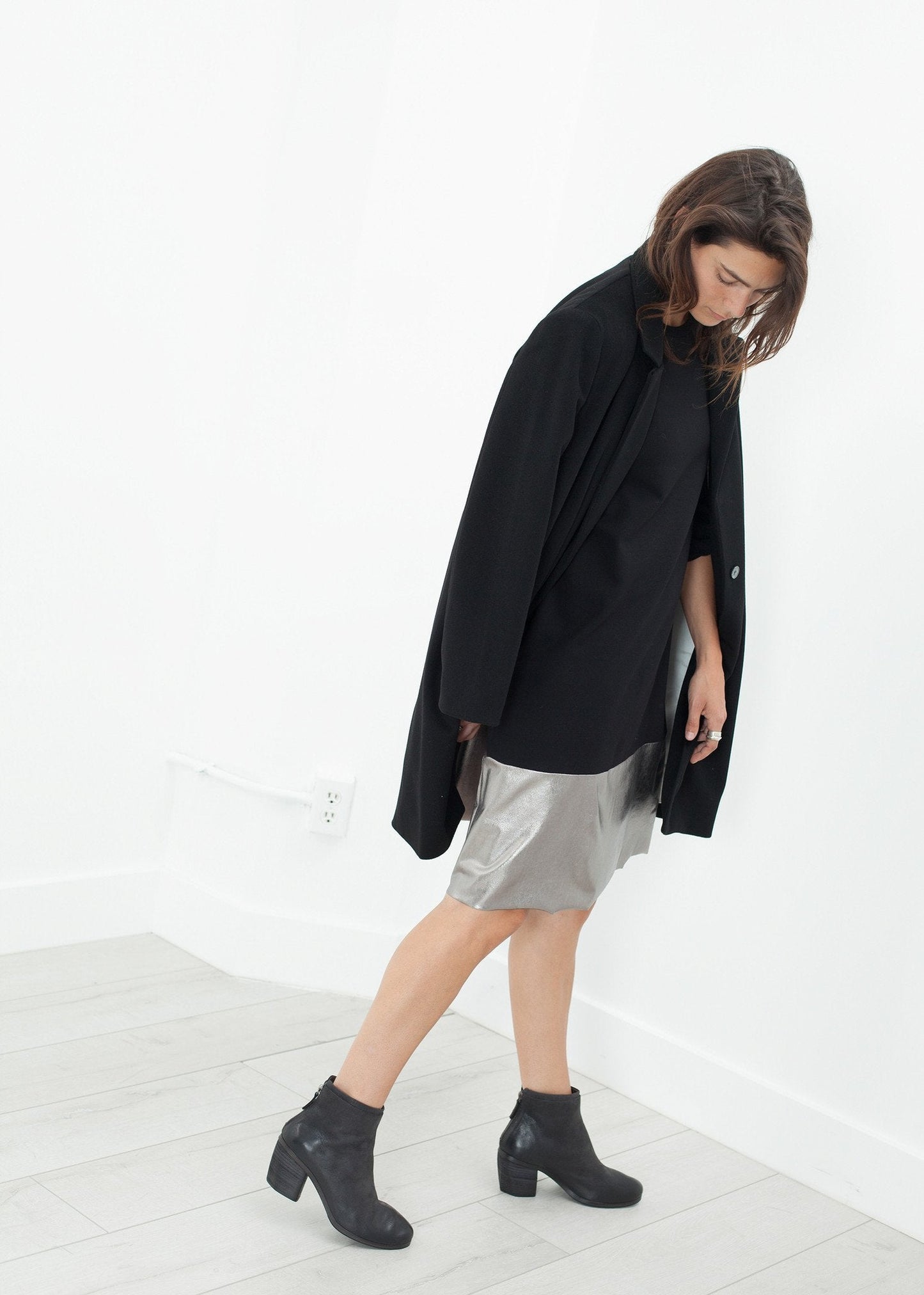 VESTIDO BORDE EN NEGRO/PLATA