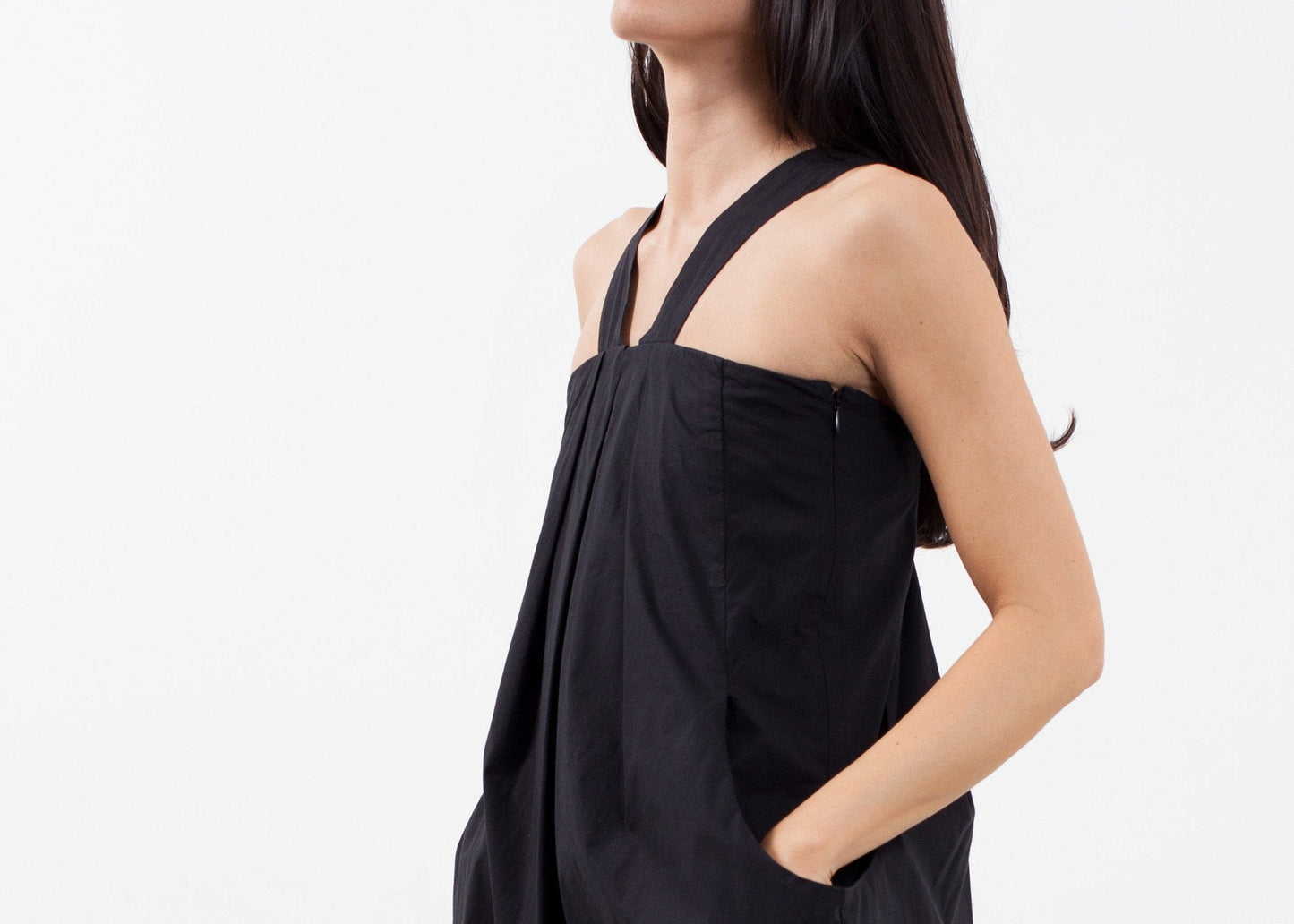 Vestido con bolsillo con tira en V