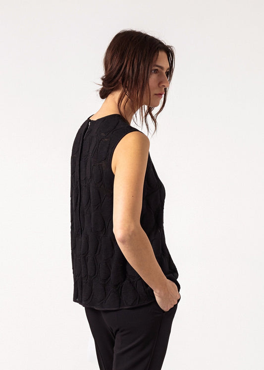 BLUSA CON CIRCUITO EN LA ESPALDA