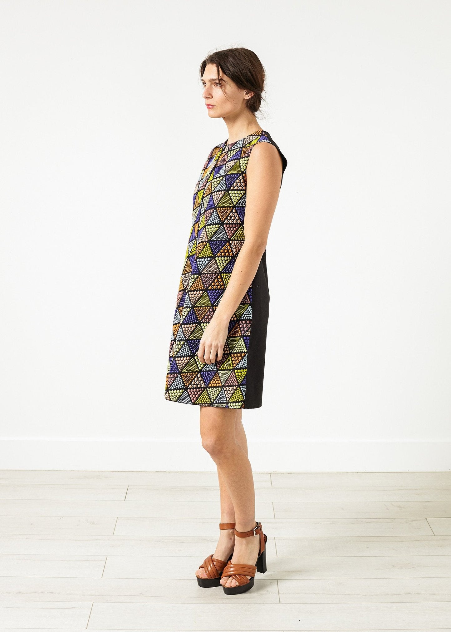 VESTIDO SIN MANGAS DE TRIÁNGULO