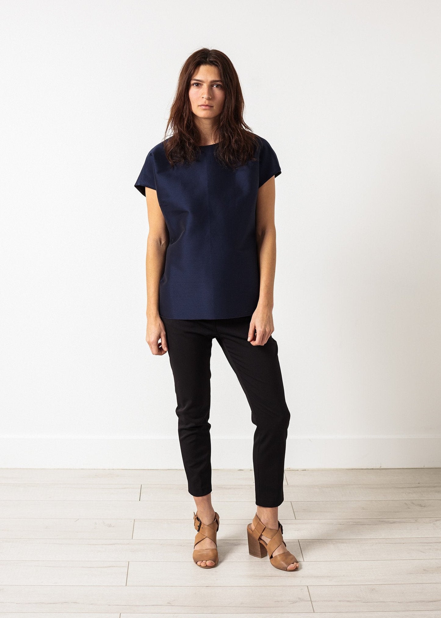 BLUSA MANGA FOLIDA EN AZUL MARINO