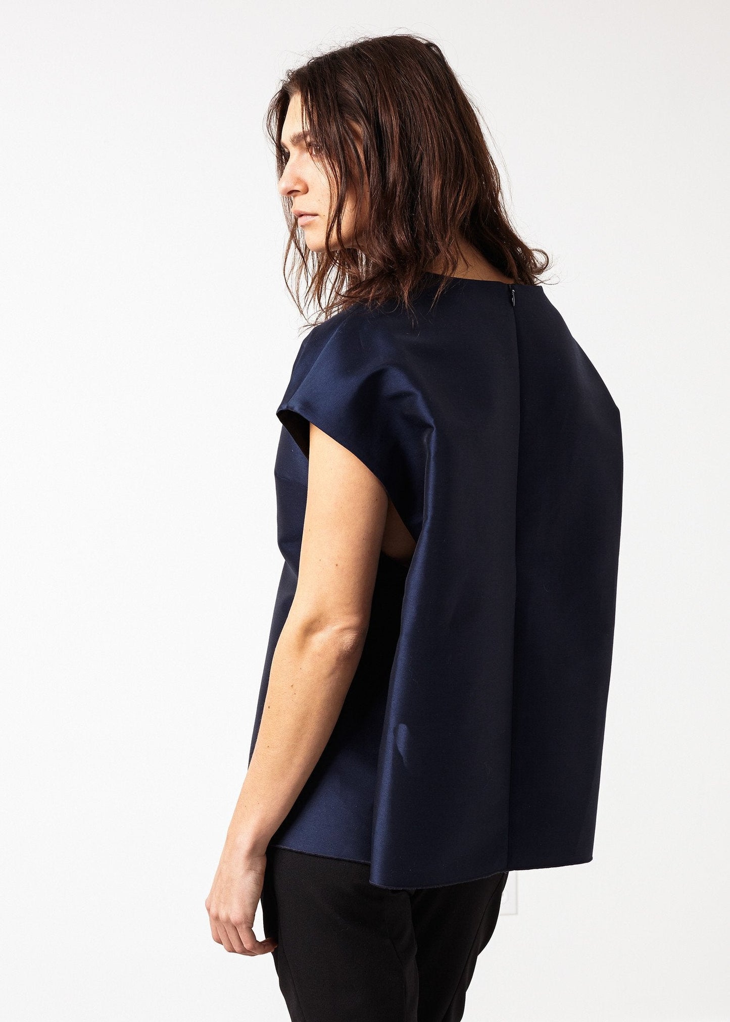 BLUSA MANGA FOLIDA EN AZUL MARINO