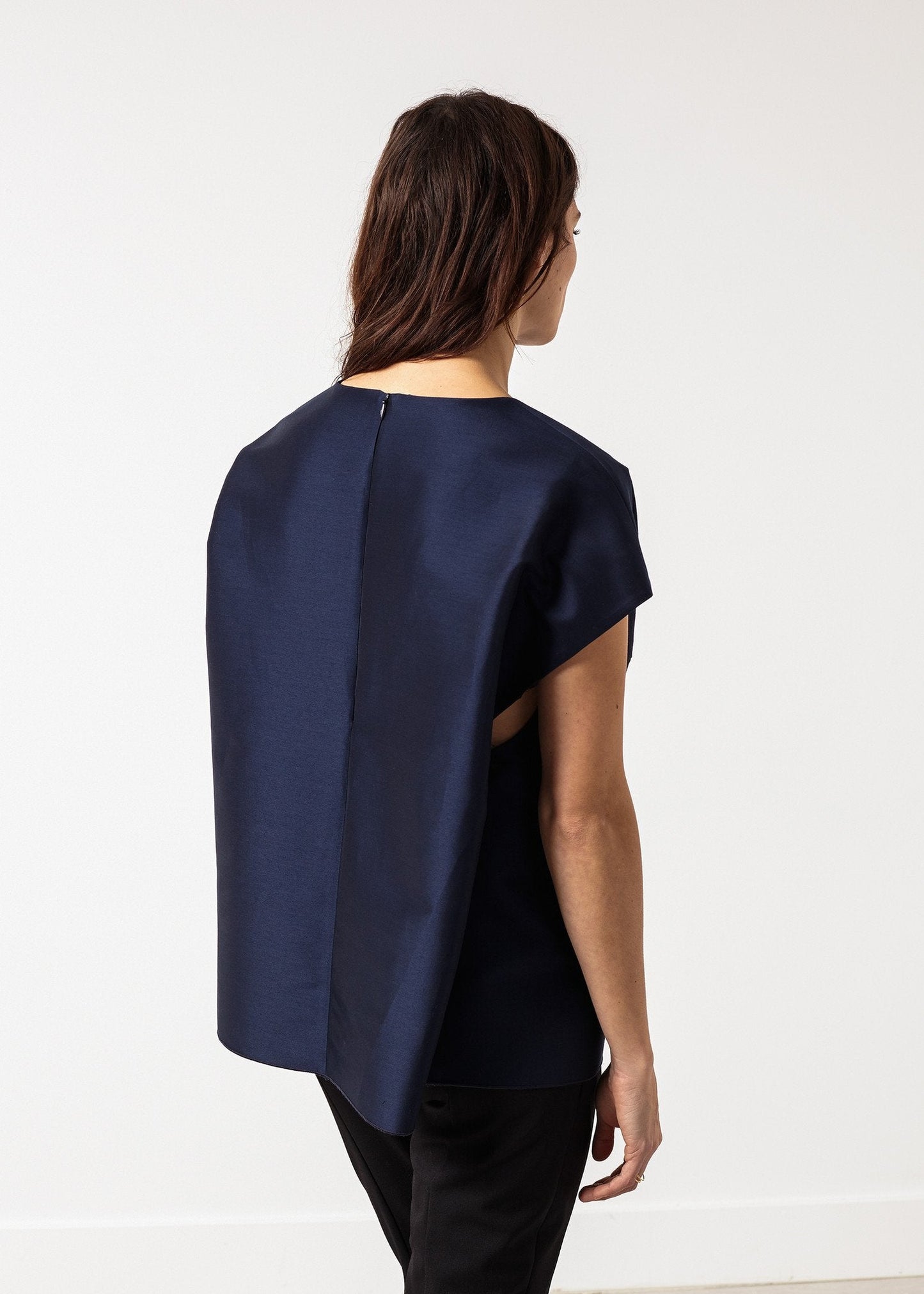 BLUSA MANGA FOLIDA EN AZUL MARINO
