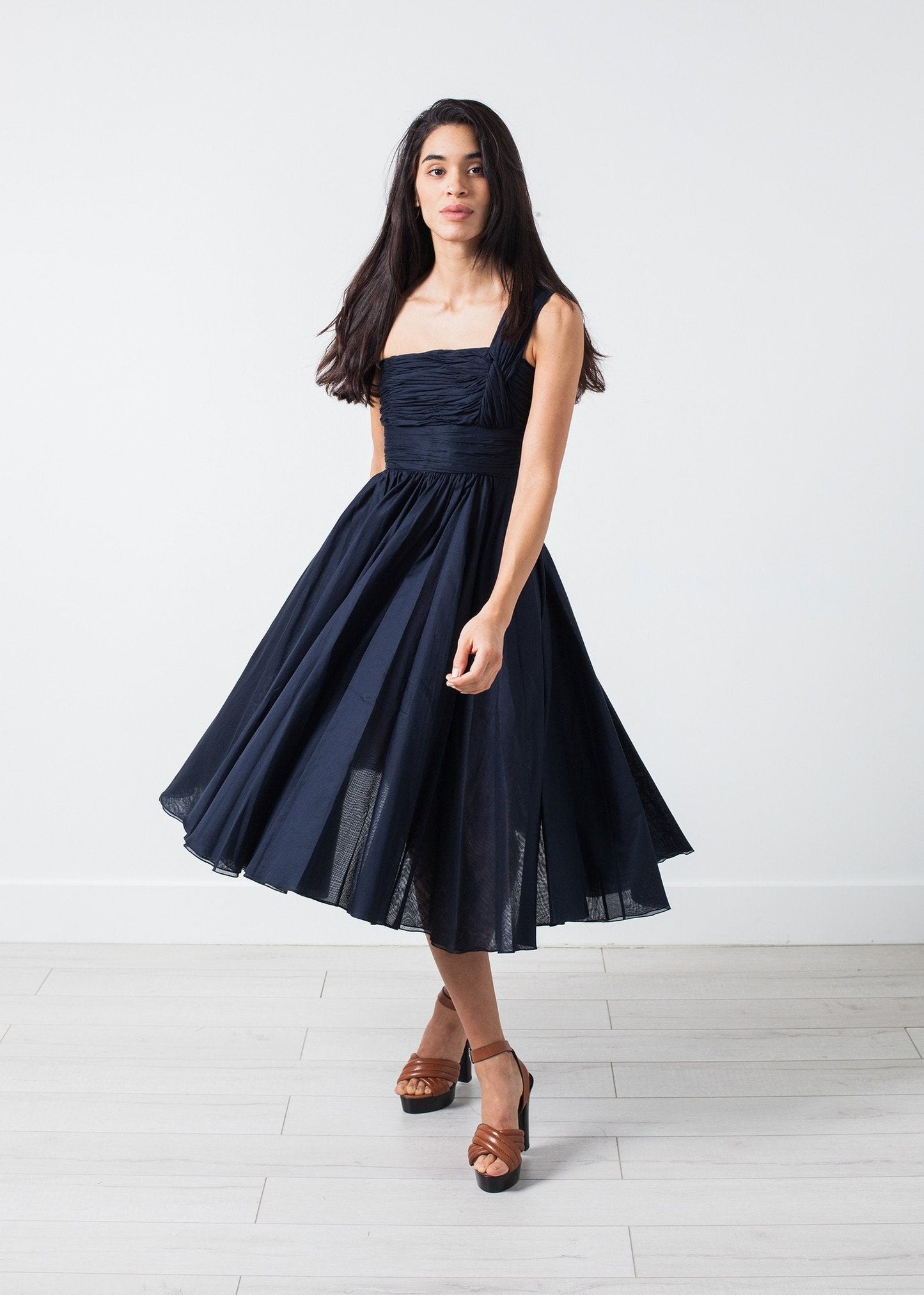 VESTIDO DE UN HOMBRE EN MARINO