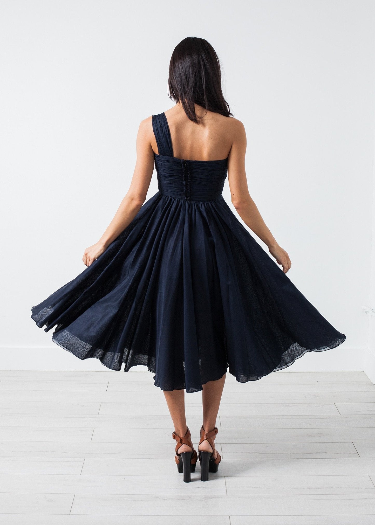 VESTIDO DE UN HOMBRE EN MARINO