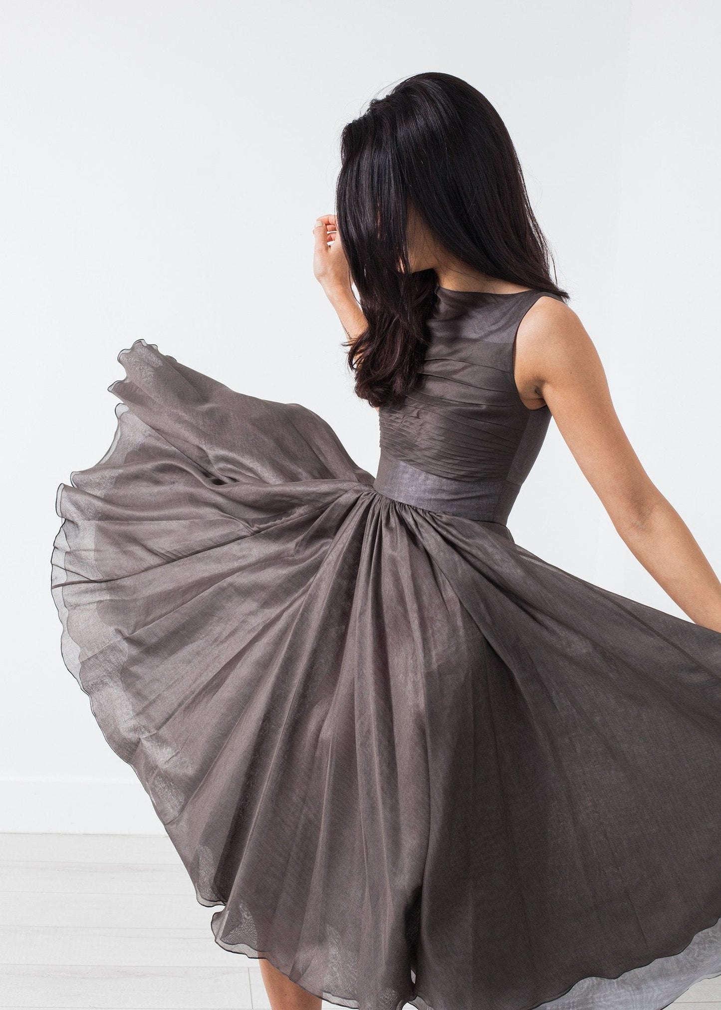 VESTIDO DE VOILE EN GRIS PERLA