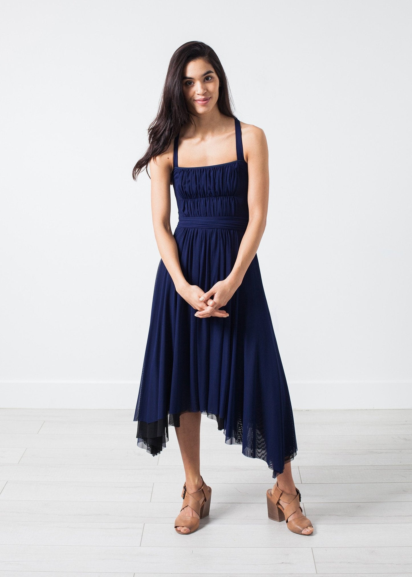 Vestido de fiesta fruncido en azul marino