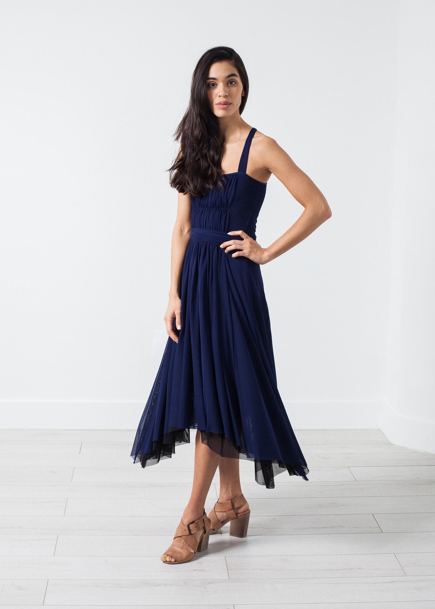 Vestido de fiesta fruncido en azul marino