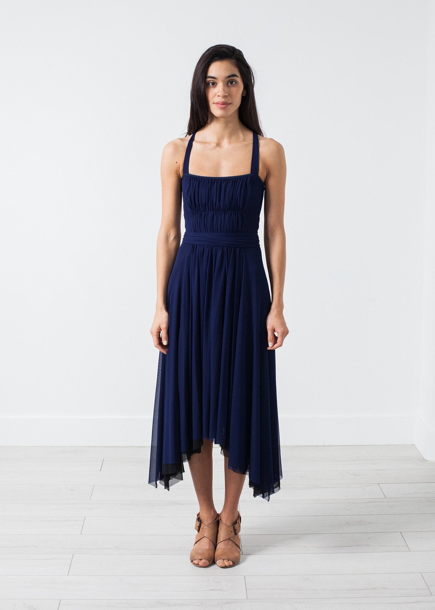 Vestido de fiesta fruncido en azul marino