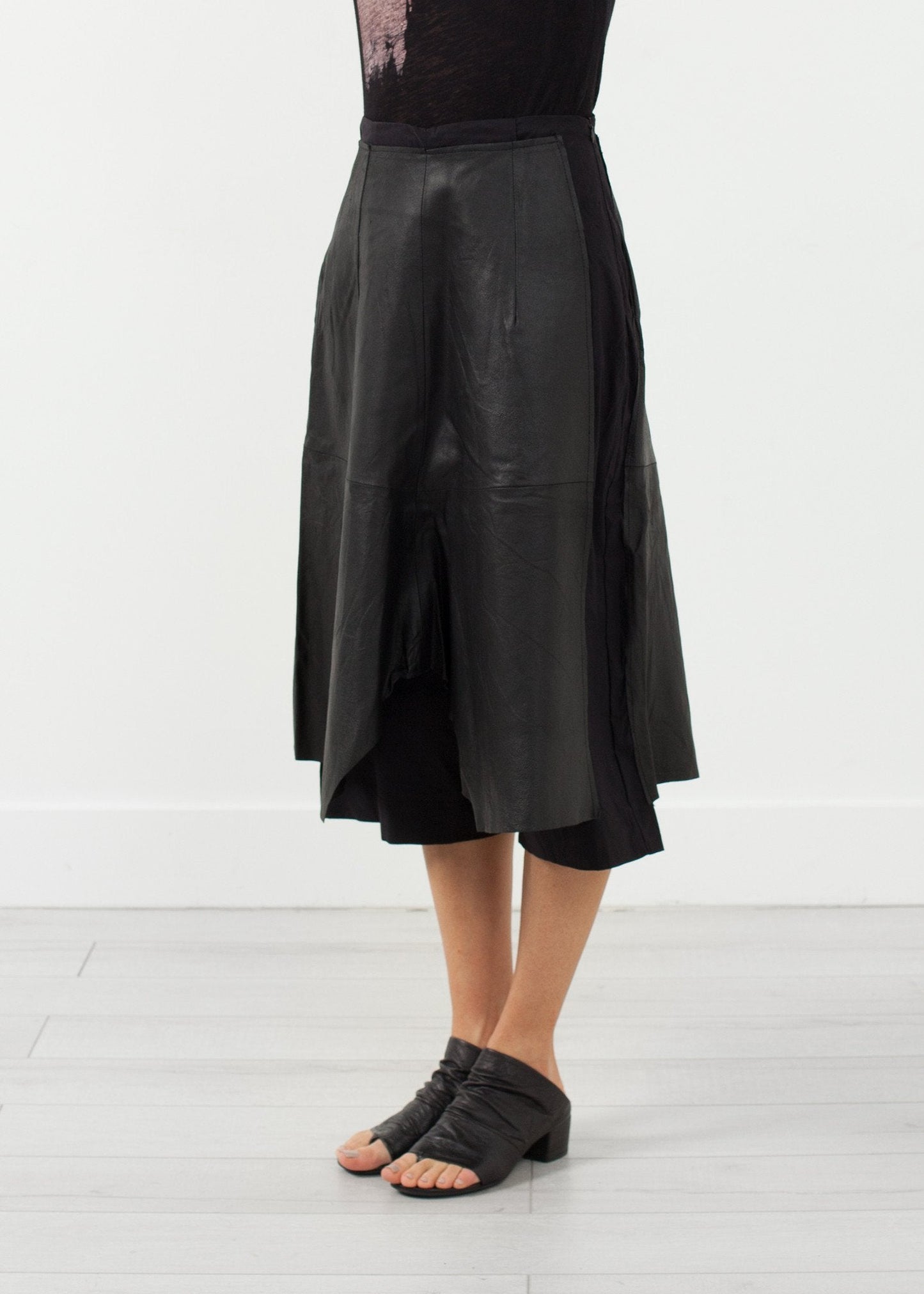 Pantalones de tiro caído de cuero