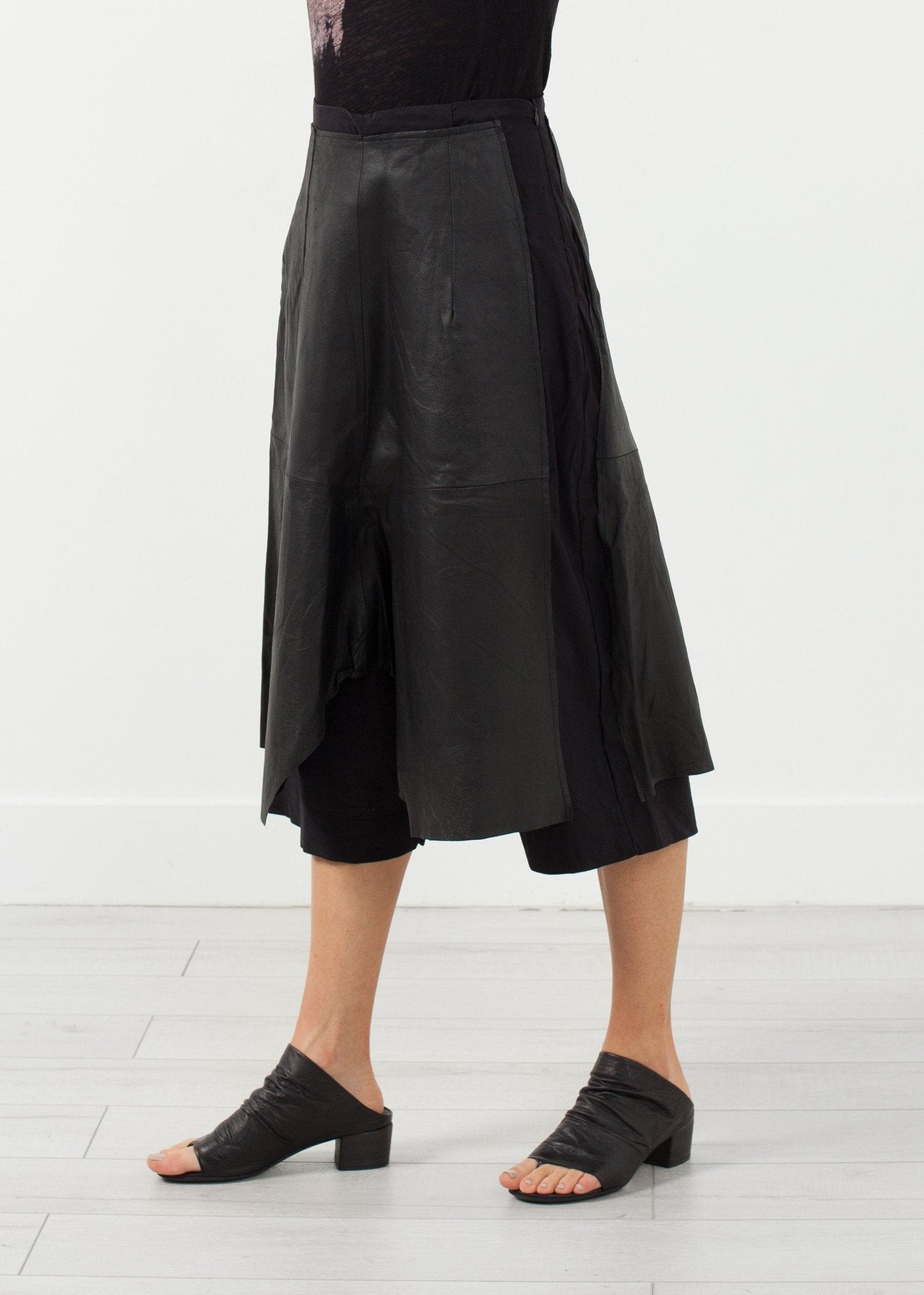 Pantalones de tiro caído de cuero