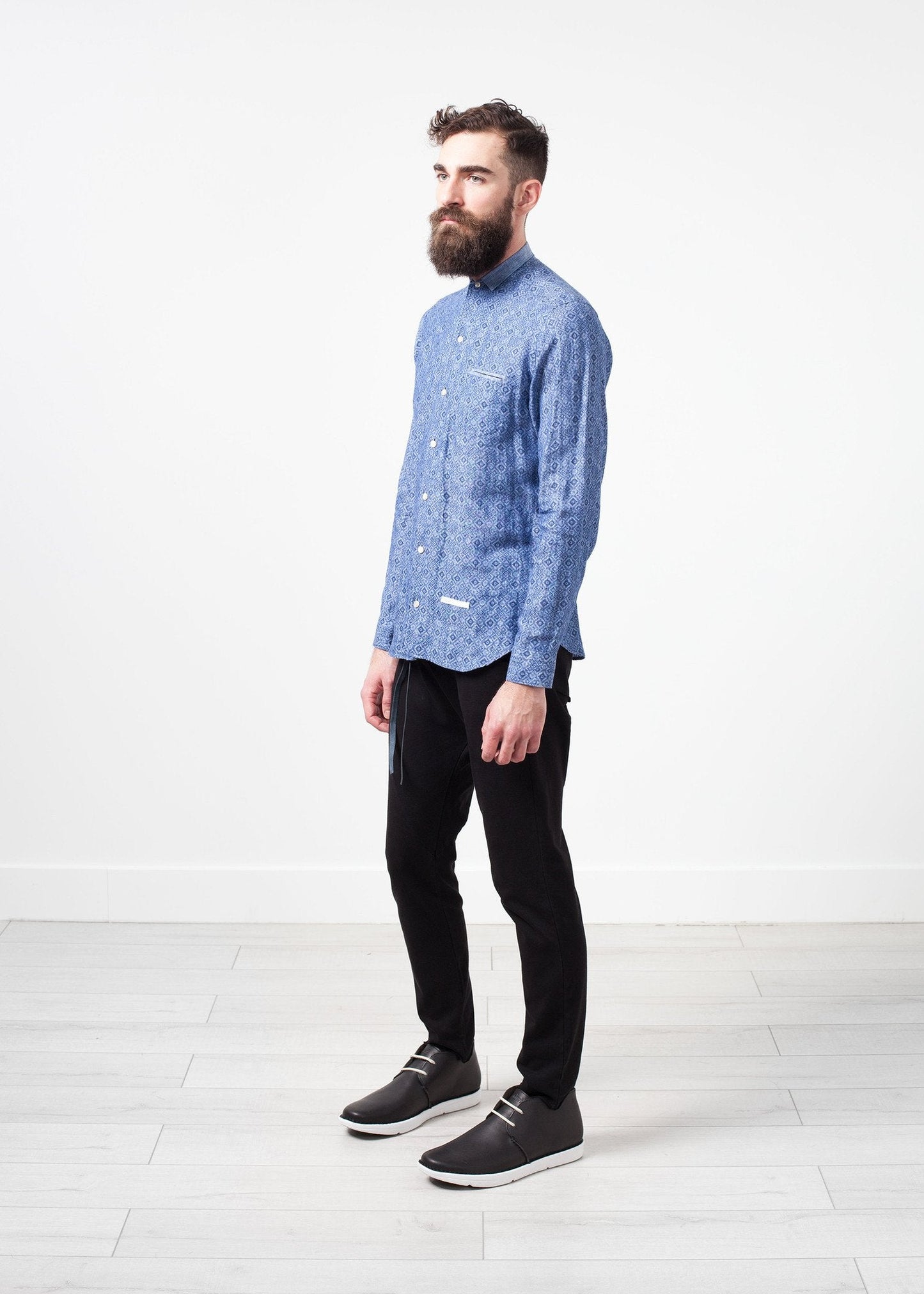 Camisa abotonada de lino en Blue Diamond