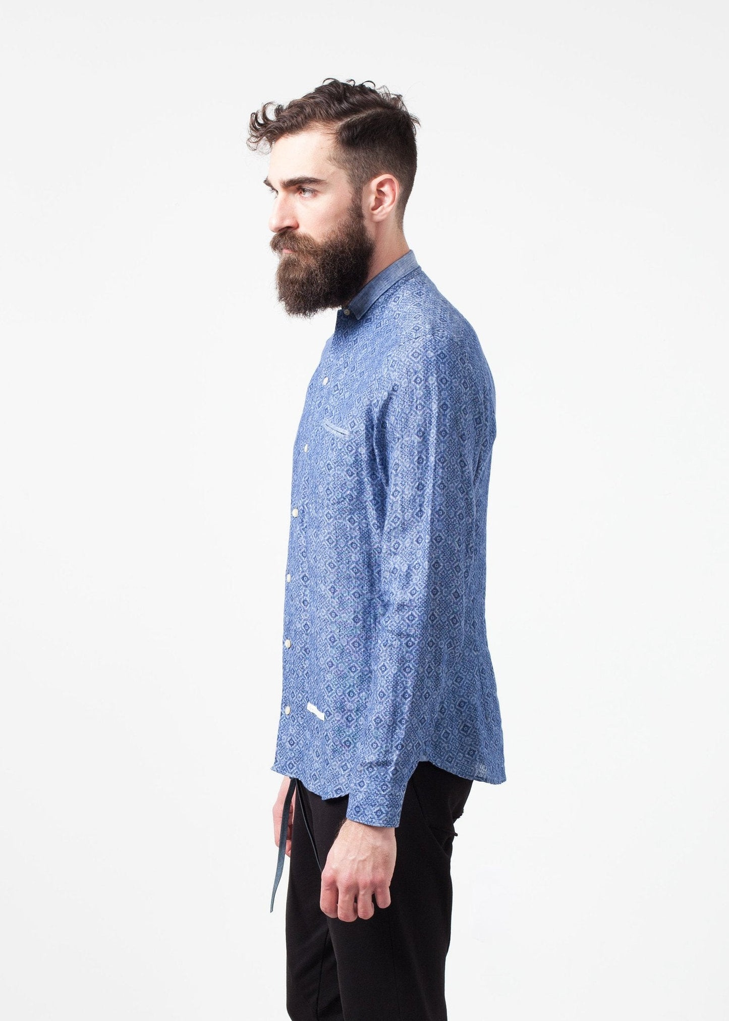 Camisa abotonada de lino en Blue Diamond