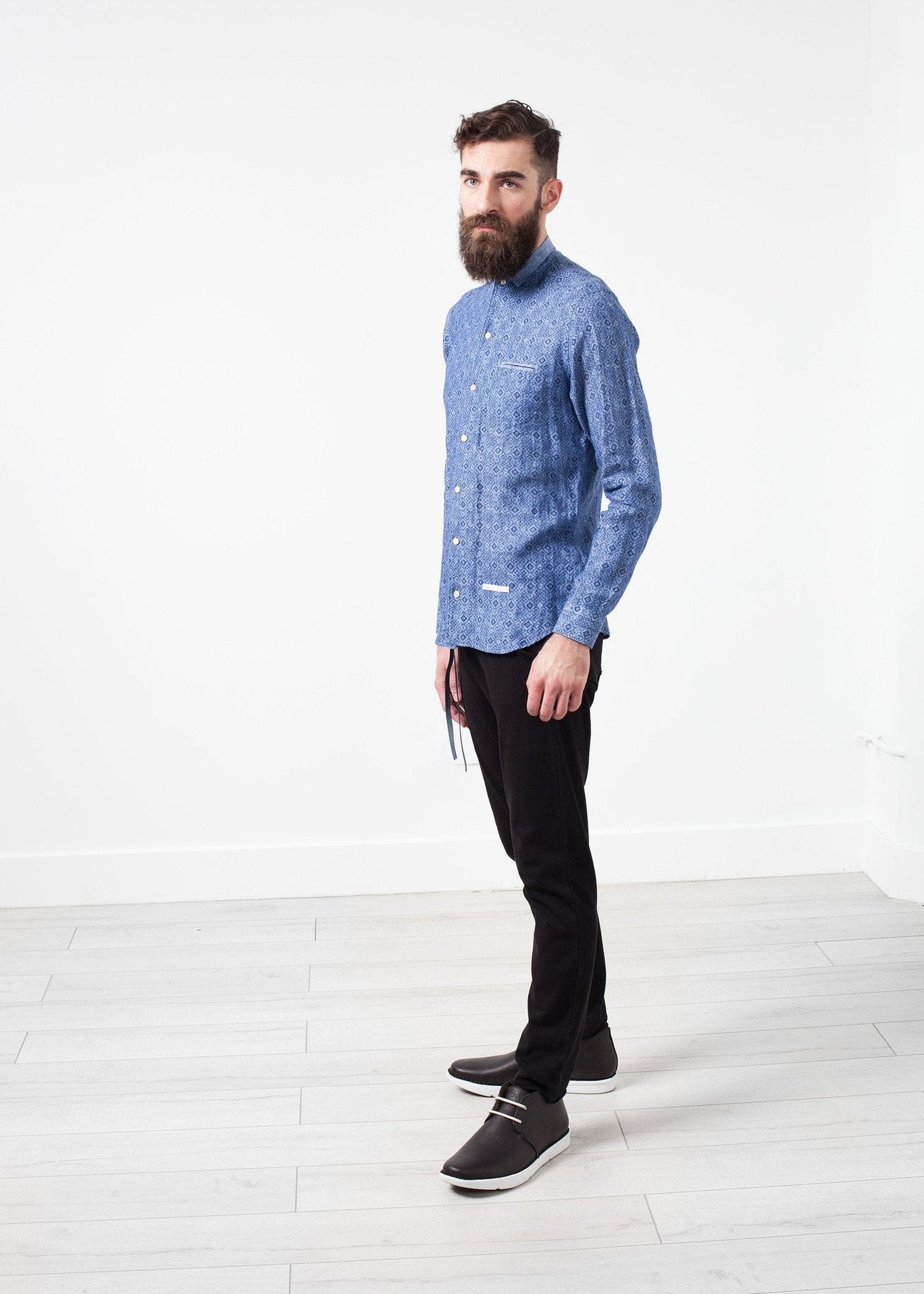 Camisa abotonada de lino en Blue Diamond