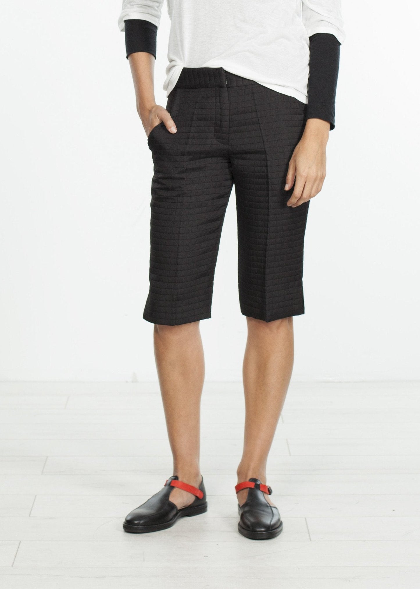 Short au genou à coutures carrées en noir