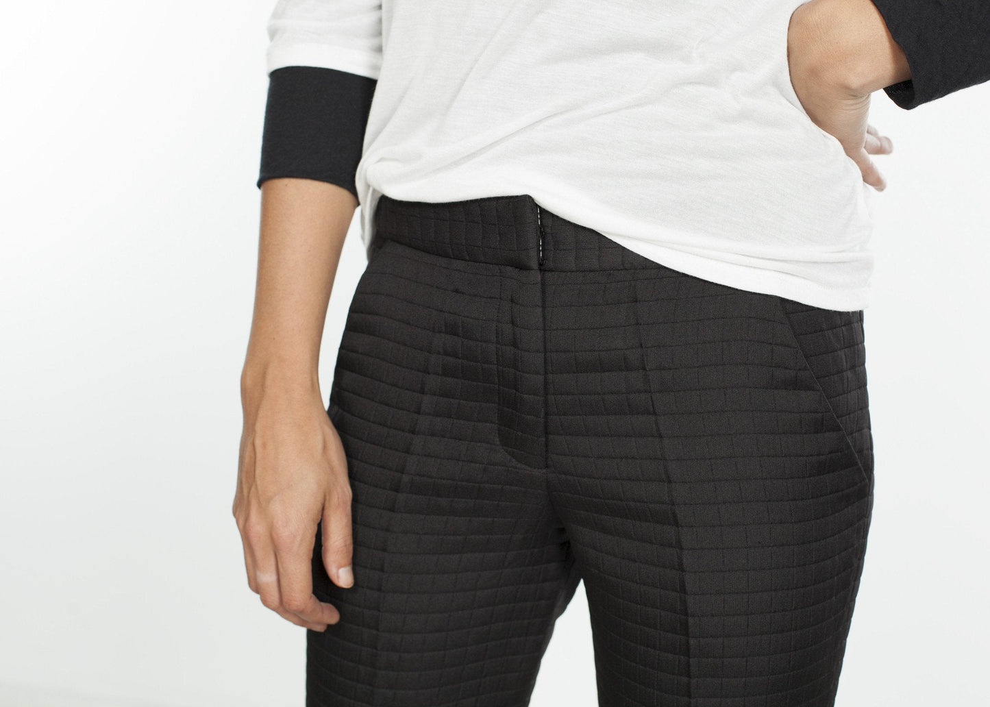 Short au genou à coutures carrées en noir