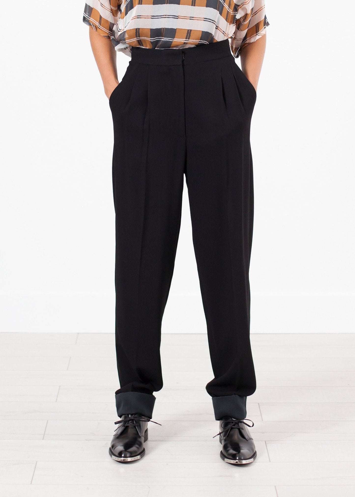 Pantalon à revers contrastés en noir