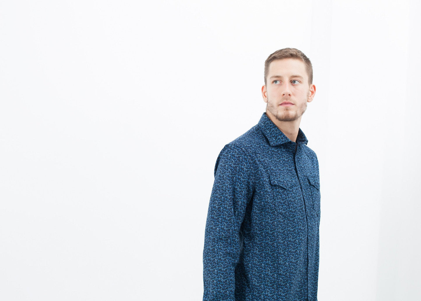 Camisa abotonada Western Arkansas en floral azul