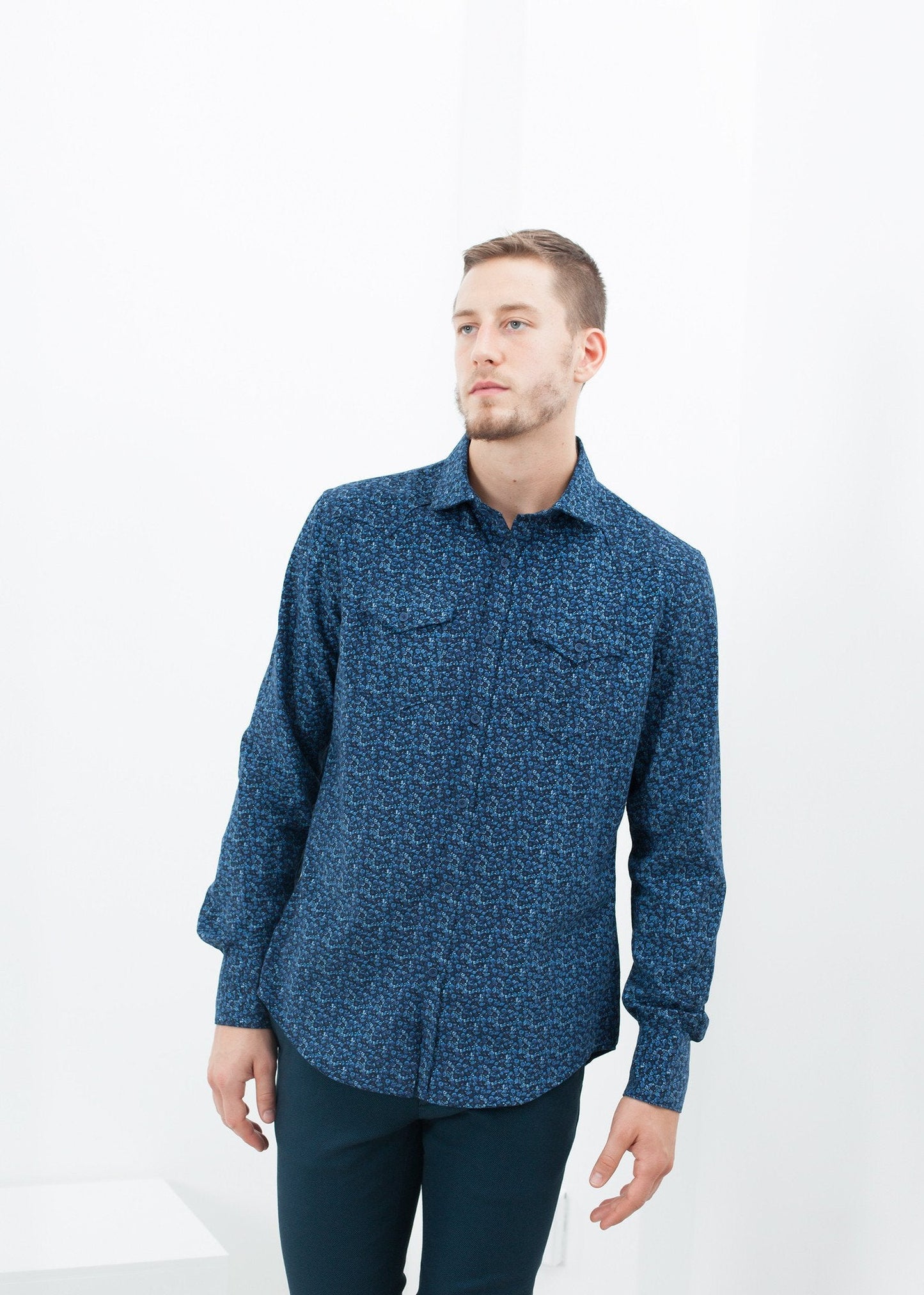 Camisa abotonada Western Arkansas en floral azul