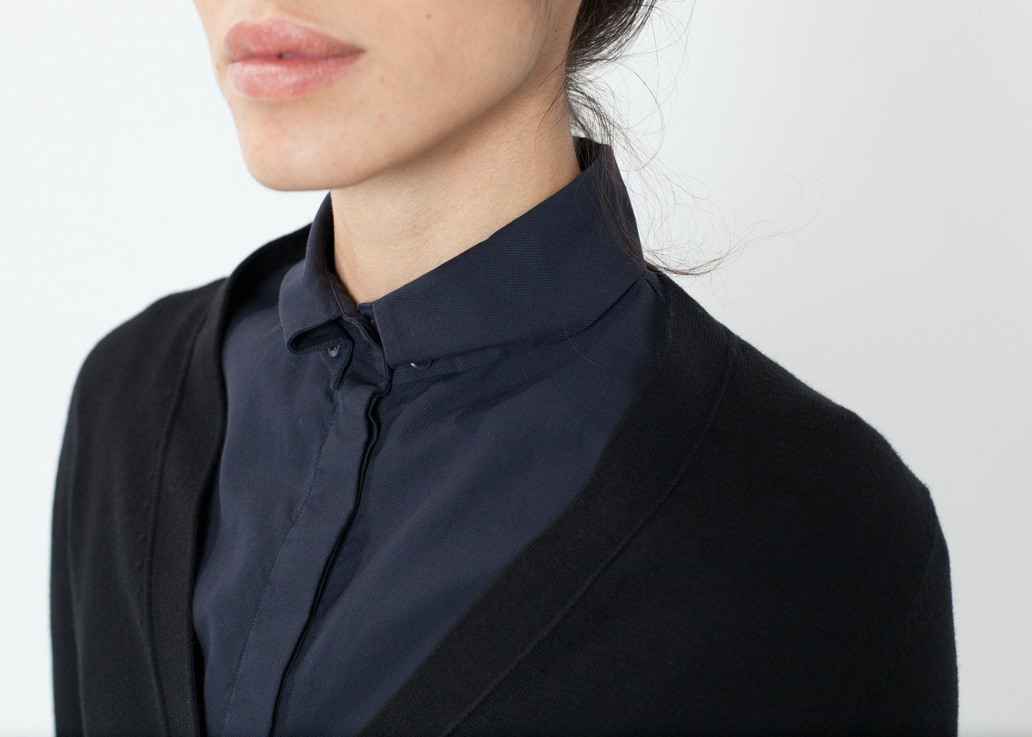 Camisa de esmoquin arrugada en azul marino