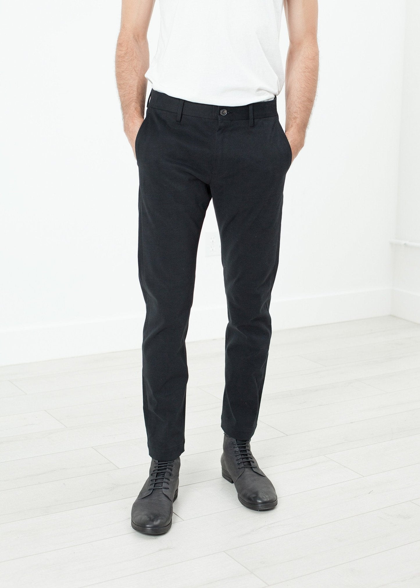 Chino de Hombre en Negro
