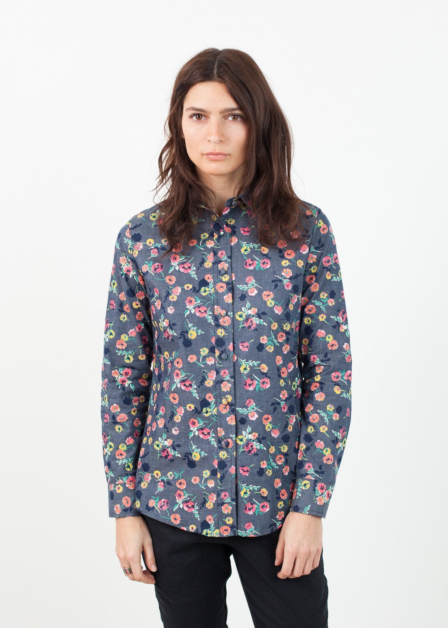 BLUSA DE MANGA LARGA EN NEGRO/FLORAL