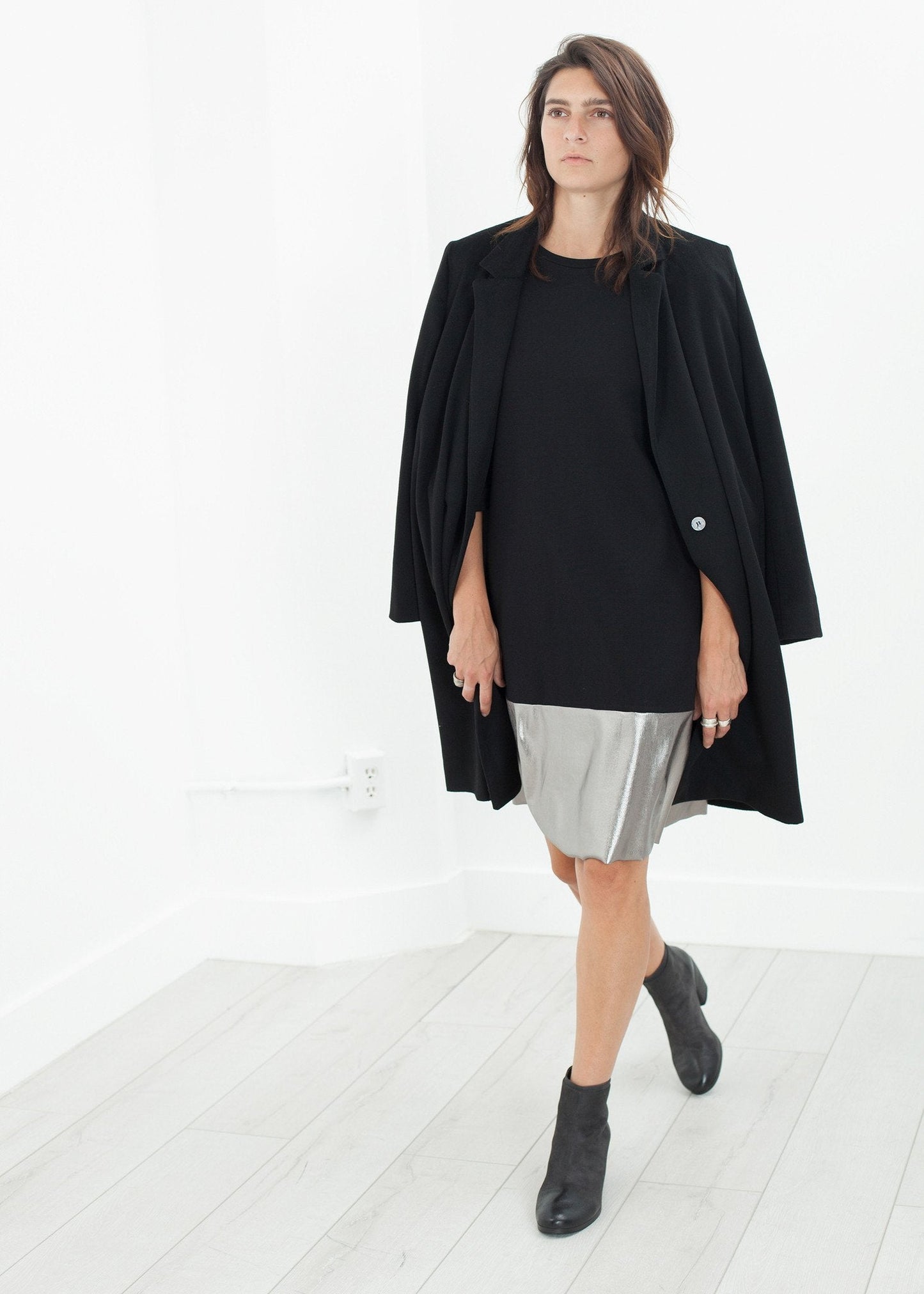 VESTIDO BORDE EN NEGRO/PLATA 
