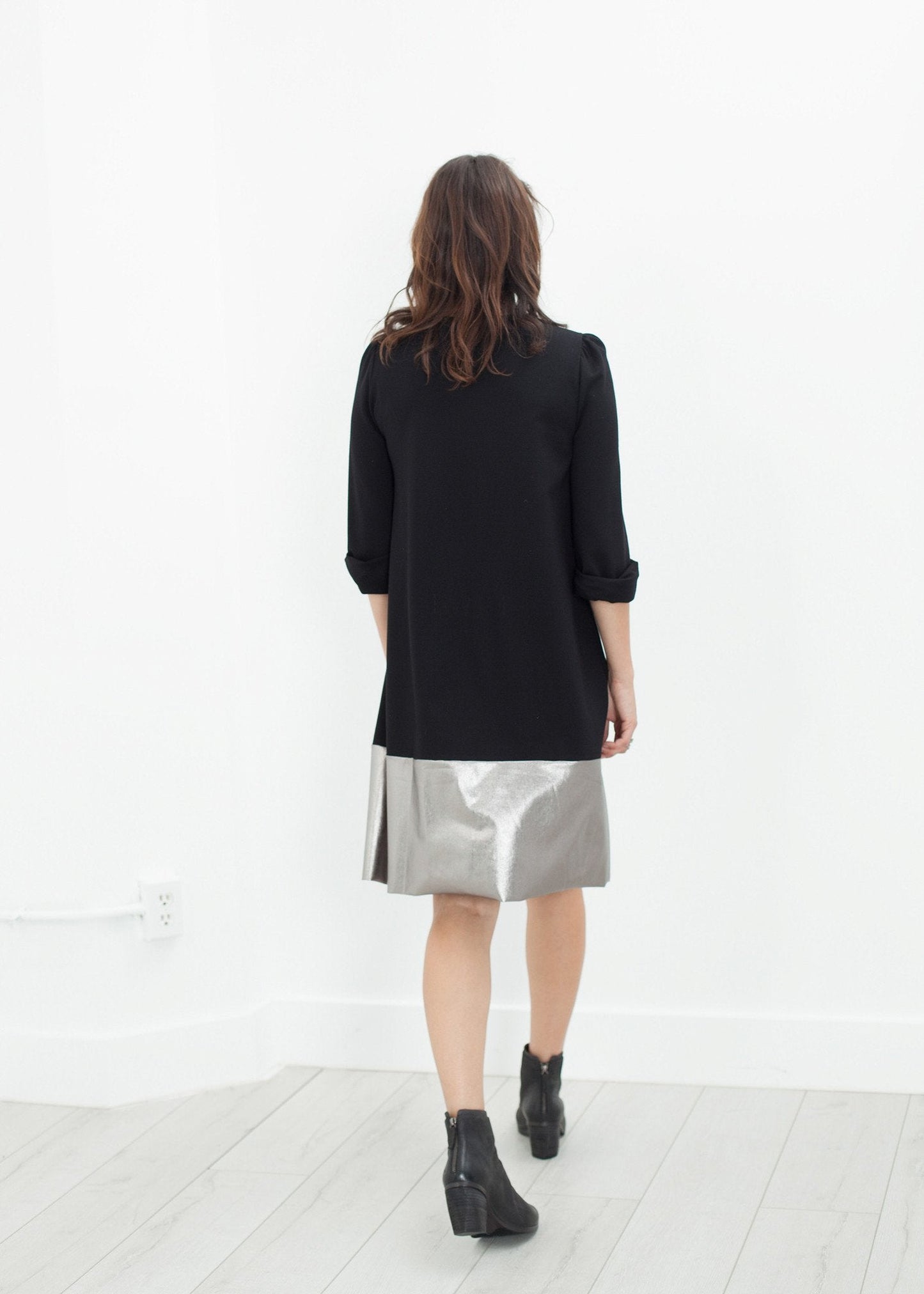 VESTIDO BORDE EN NEGRO/PLATA 