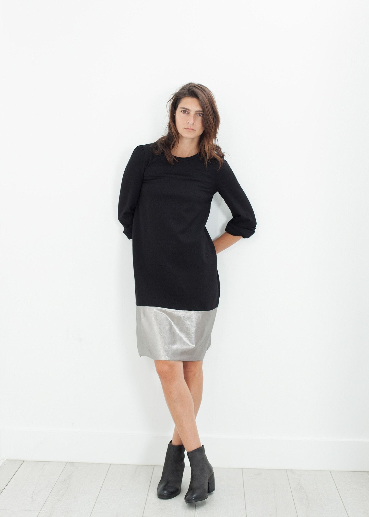 VESTIDO BORDE EN NEGRO/PLATA 