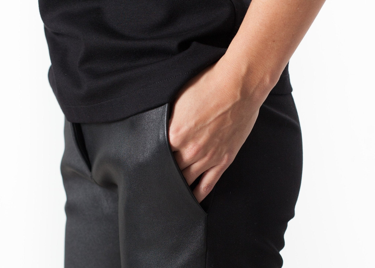 PANTALONES DE PIEL EN NEGRO