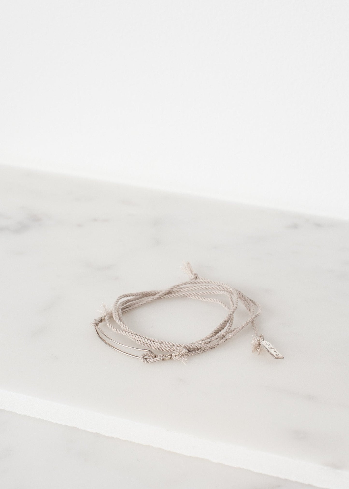 Pulsera 85 en Seda Gris/Plata