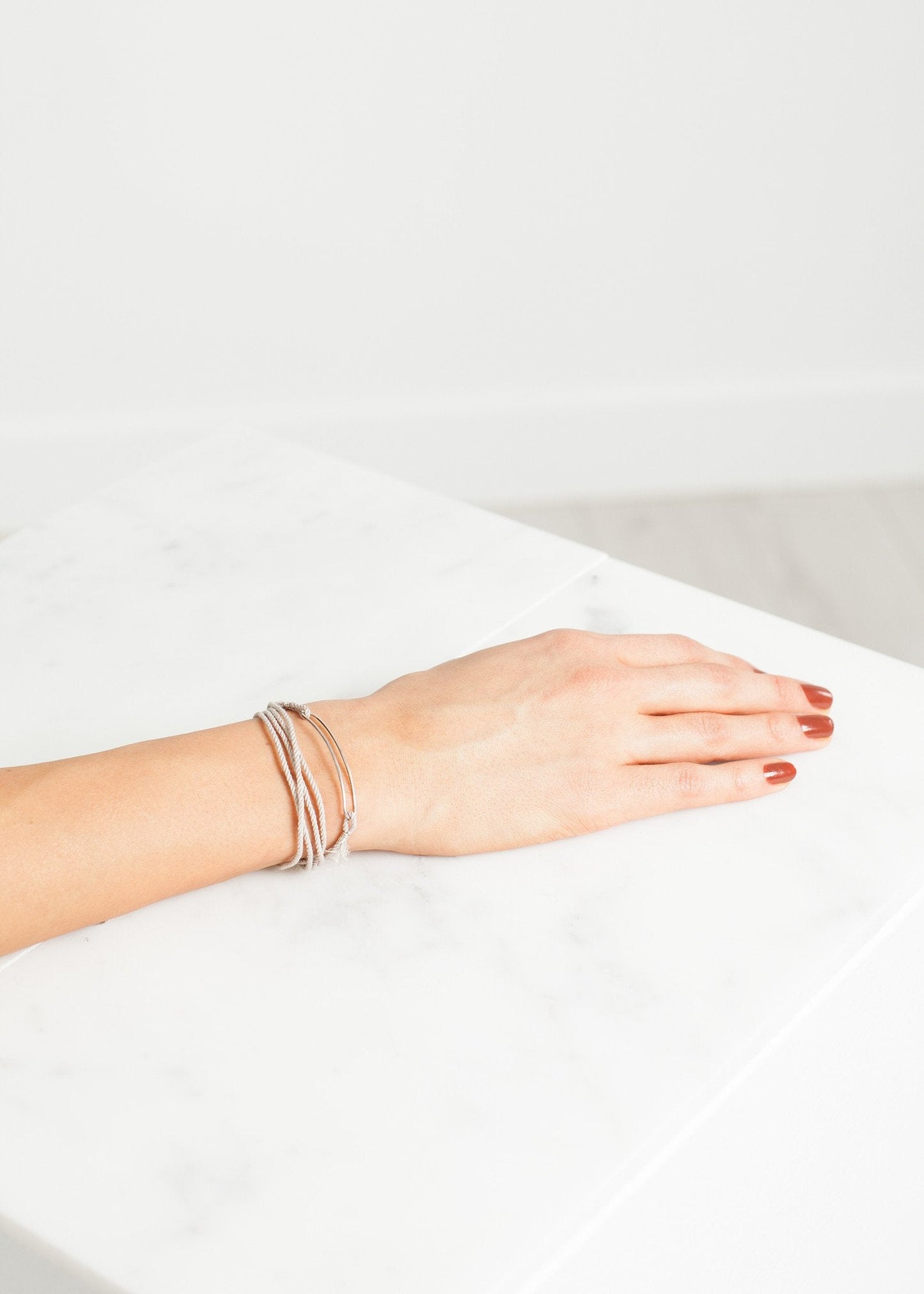 Pulsera 85 en Seda Gris/Plata