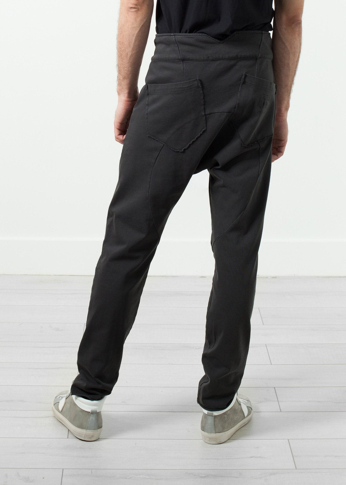 Pantalón Ruven con entrepierna caída