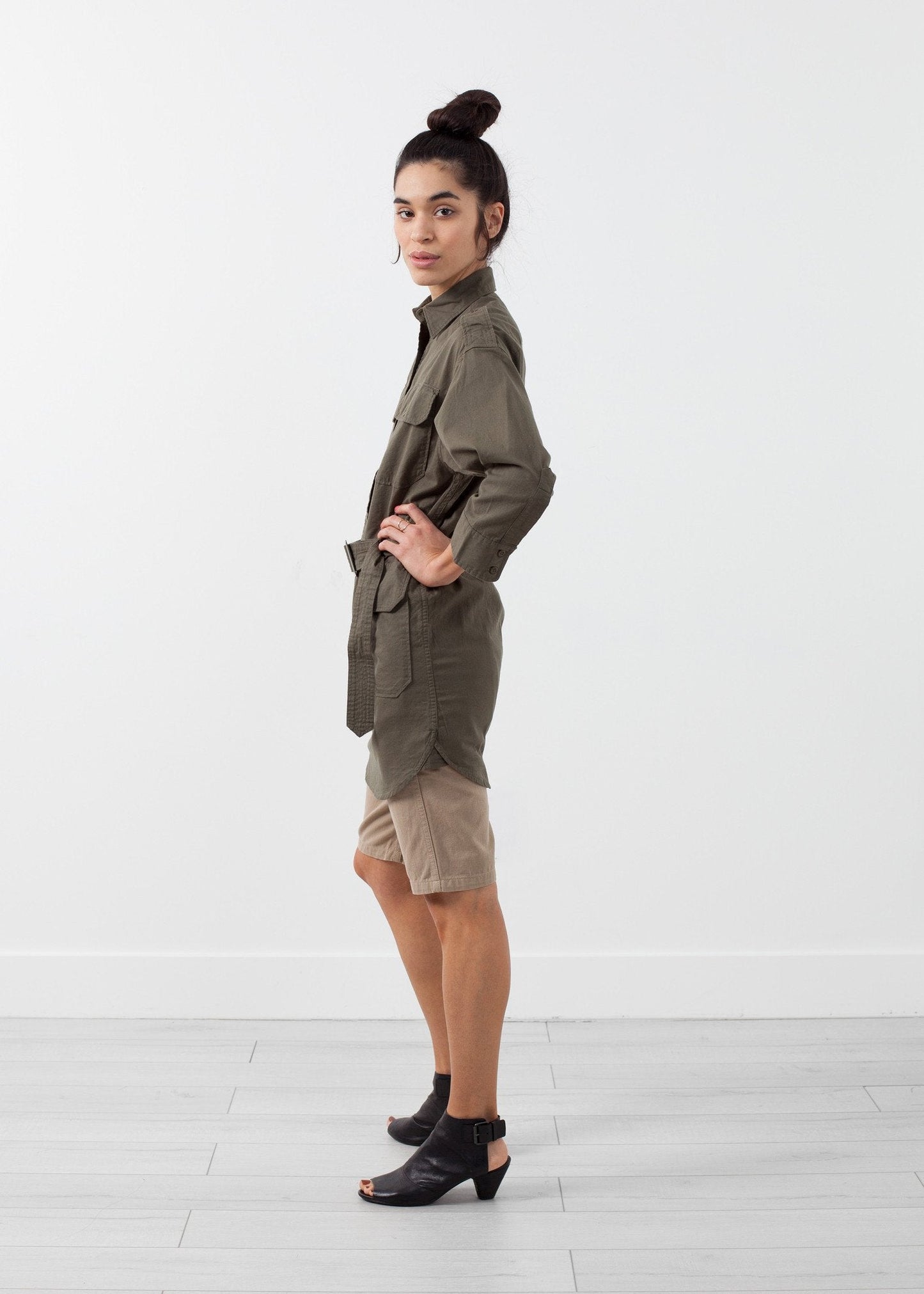 VESTIDO EXCEDENTE CON CINTURÓN