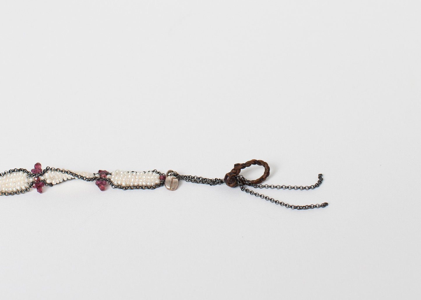 Pulsera de granate en perla espumosa