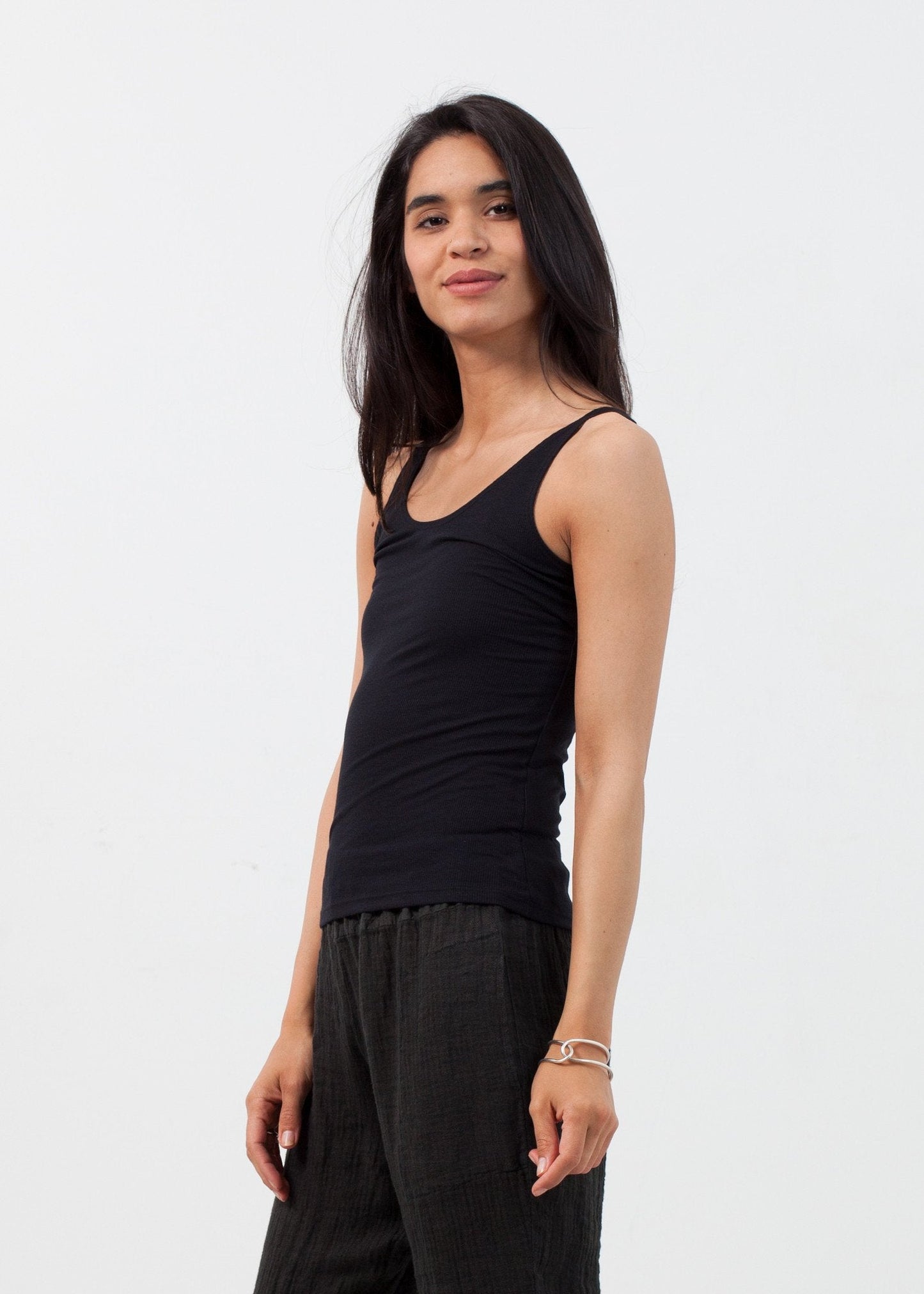 Camiseta sin mangas acanalada de plumas