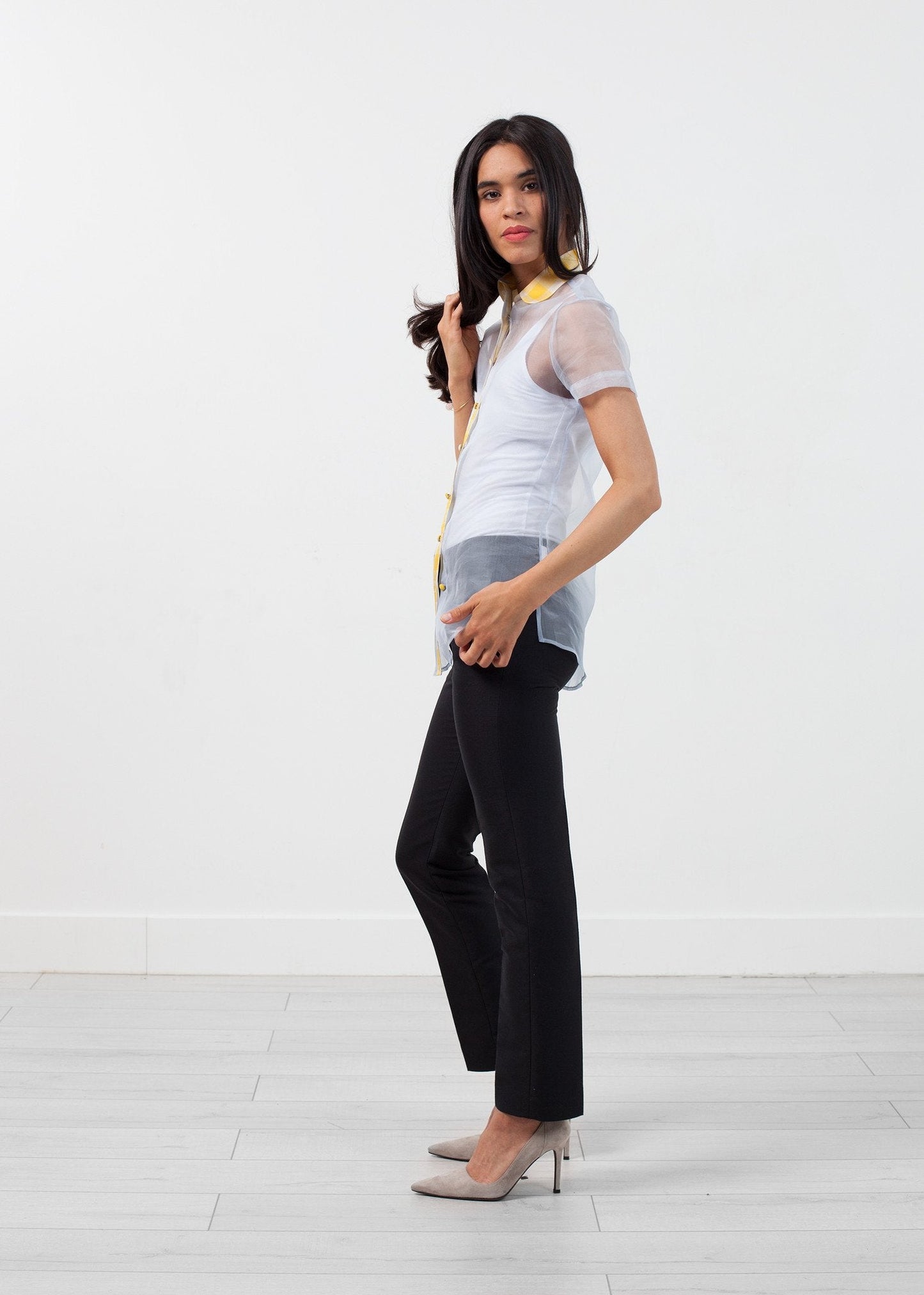 Blusa transparente con botones en azul pálido