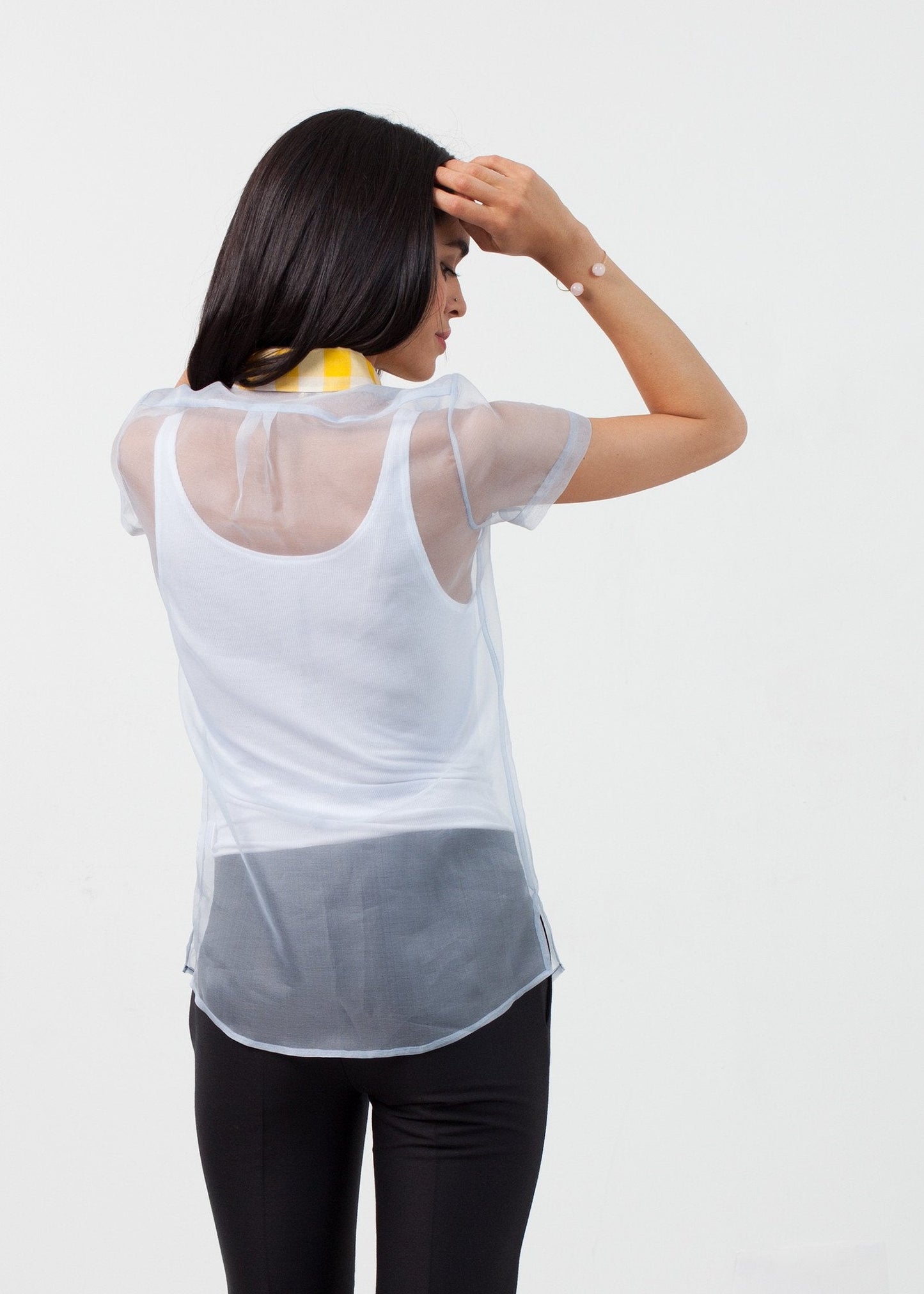 Blusa transparente con botones en azul pálido