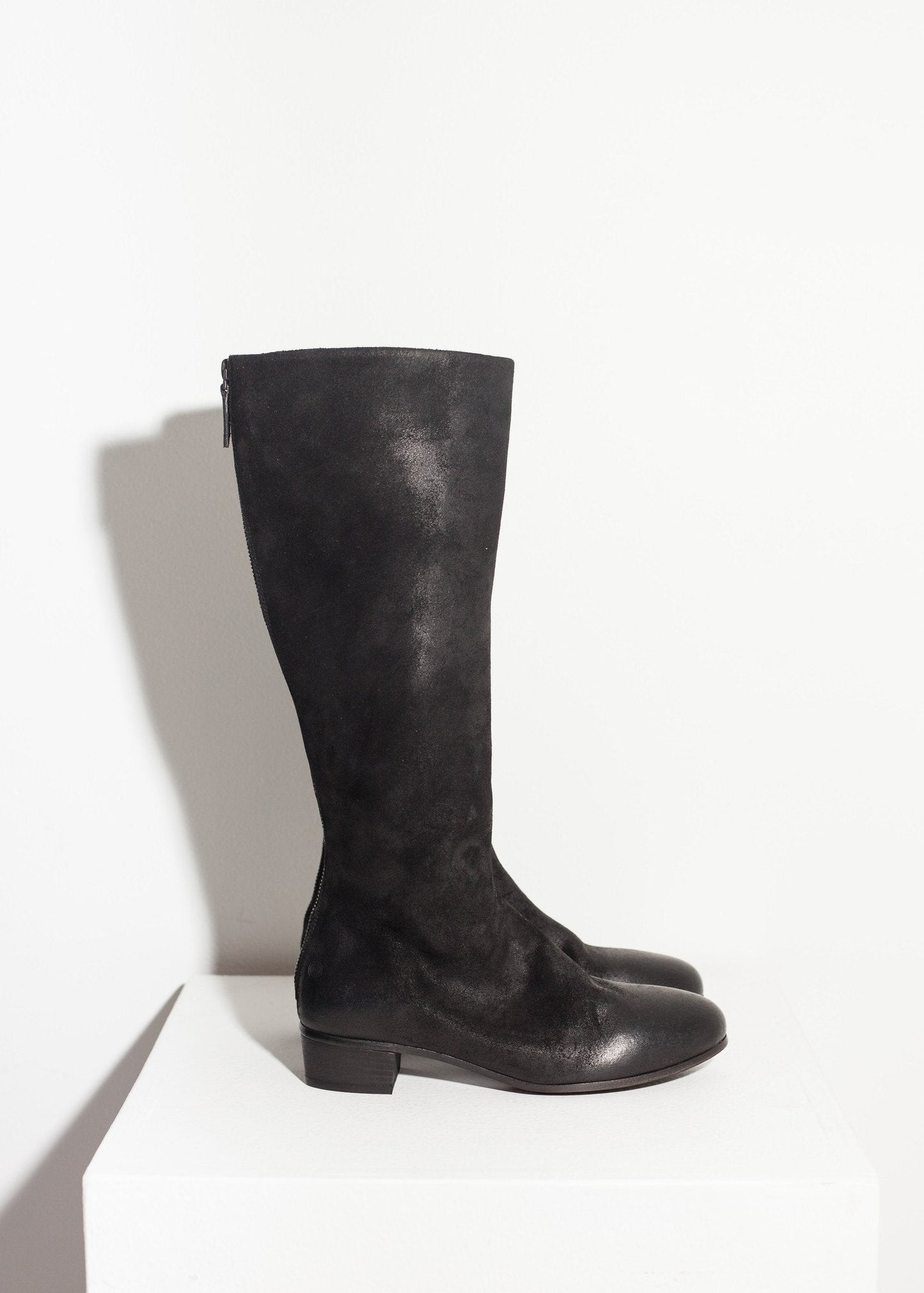Bota hasta la rodilla en negro