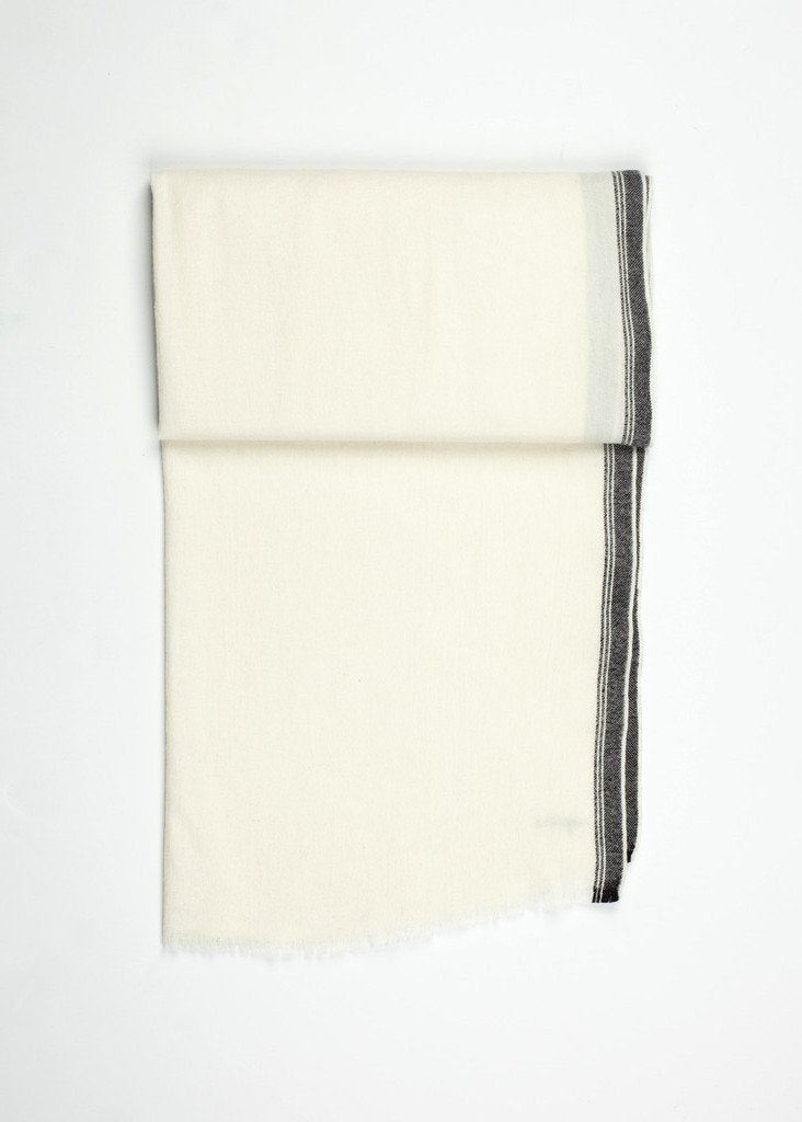 Écharpe en laine bordée en blanc cassé