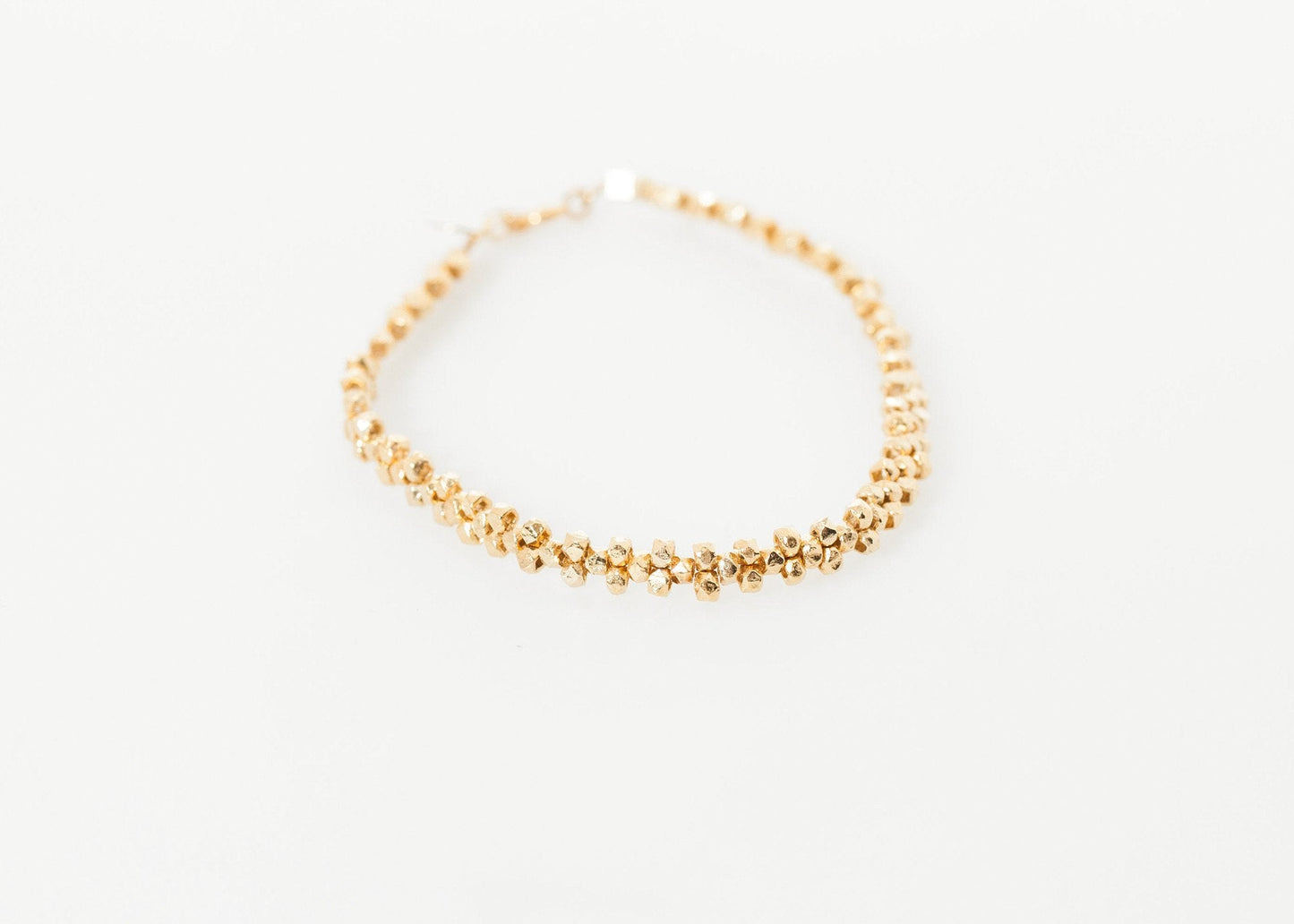 Brazalete Lane Bead en latón dorado